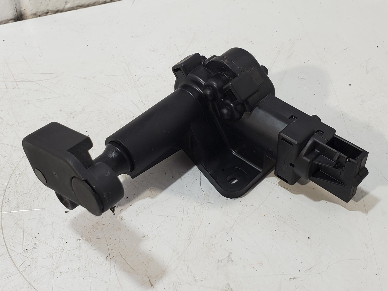 2001-2018 Dodge Grand Caravan Rear LH 1/4 Glass Motor (driver side)(04717607AC