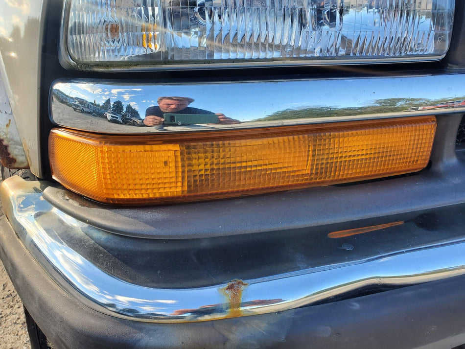 Front RH Turn/Marker Lamp (below headlights)(w/o fog) 1998-2005 Chevy Blazer
