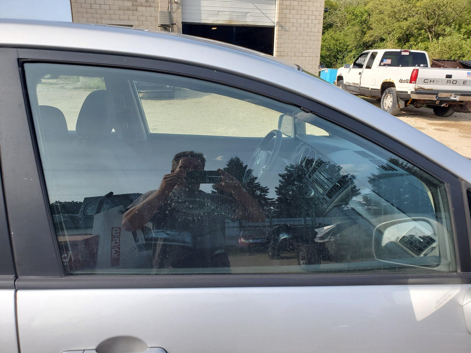 2007-2012 Nissan Versa Front RH Door Glass/Window (AS2 tint OEM