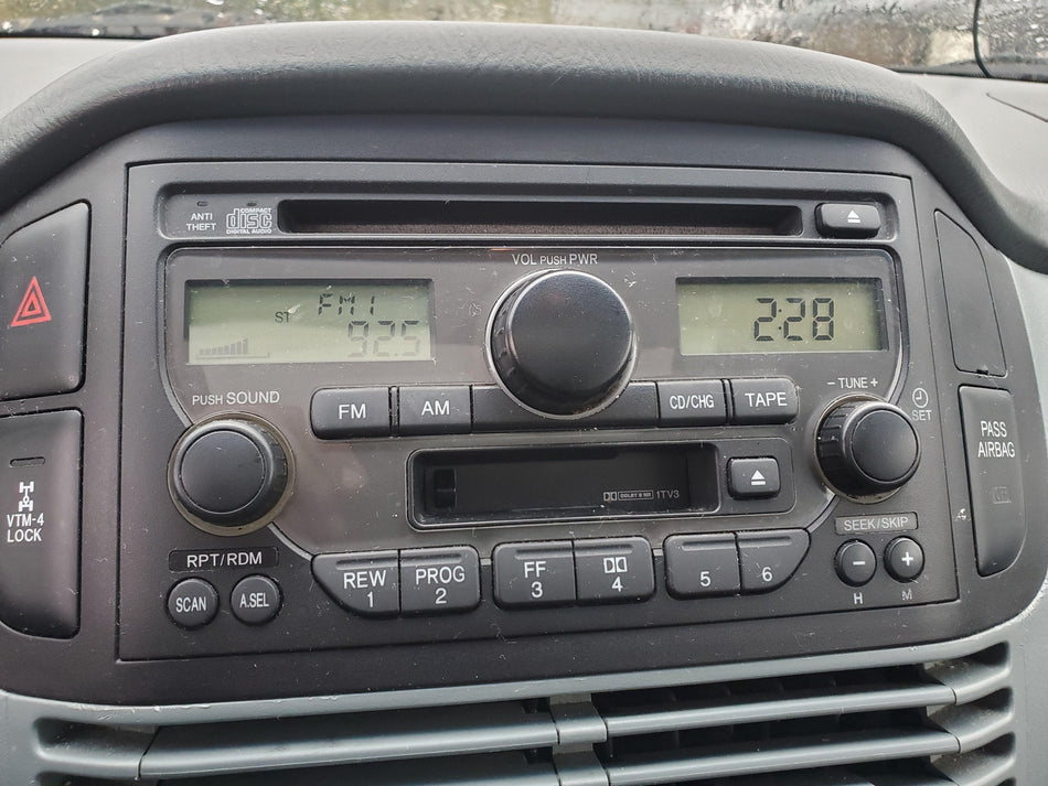 2003-2005 Honda Pilot Radio FM-CD-TAPE (with o nav)(with o entertainment)(have