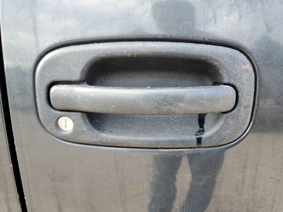Front RH Outside Door Handle (black) 1999-2007 Chevy GMC 1500 2500 3500