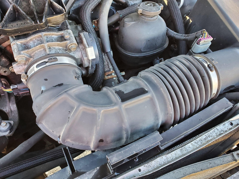 2010-2011 Cadillac CTS Air Intake Tube (throttle body to air box)(3.0L OEM
