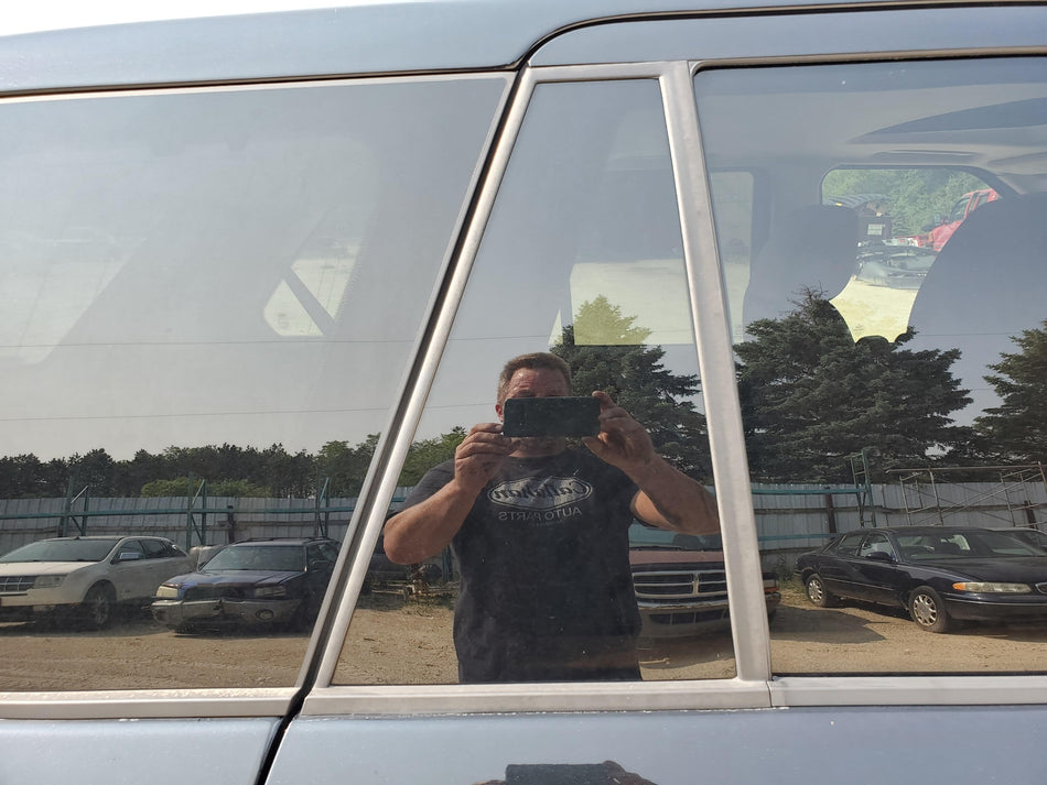 2006-2013 Land Rover Range Rover Sport Rear RH Door Vent Glass/Window OEM