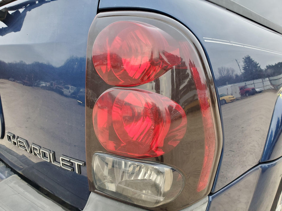 2002-2009 Chevy Trailblazer Right RH Tail Light Assembly