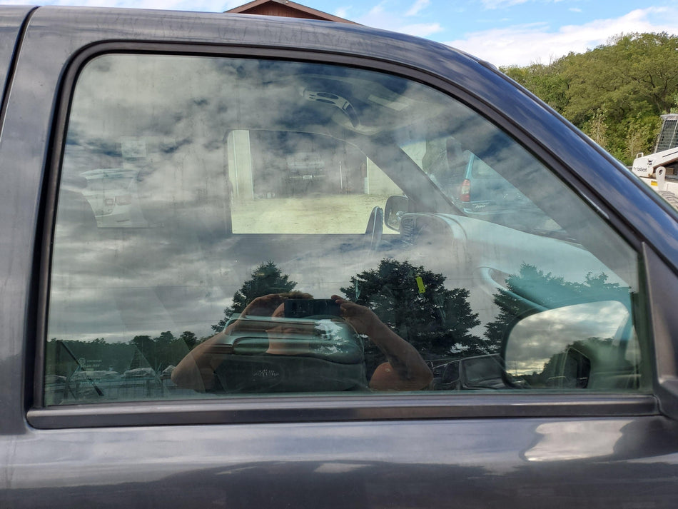 Front RH Door Glass/Window (AS2 tint) 1999-2007 Chevy GMC Silverado Sierra