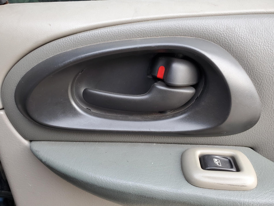2002-2009 Chevy TRAILBLAZER Rear RH Inside Door Handle (black OEM