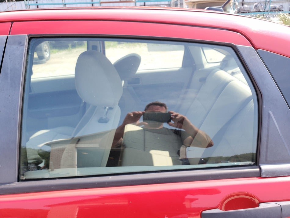 2000-2011 Ford Focus Rear LH Door Glass/Window (AS2 solar tint)(sdn OEM