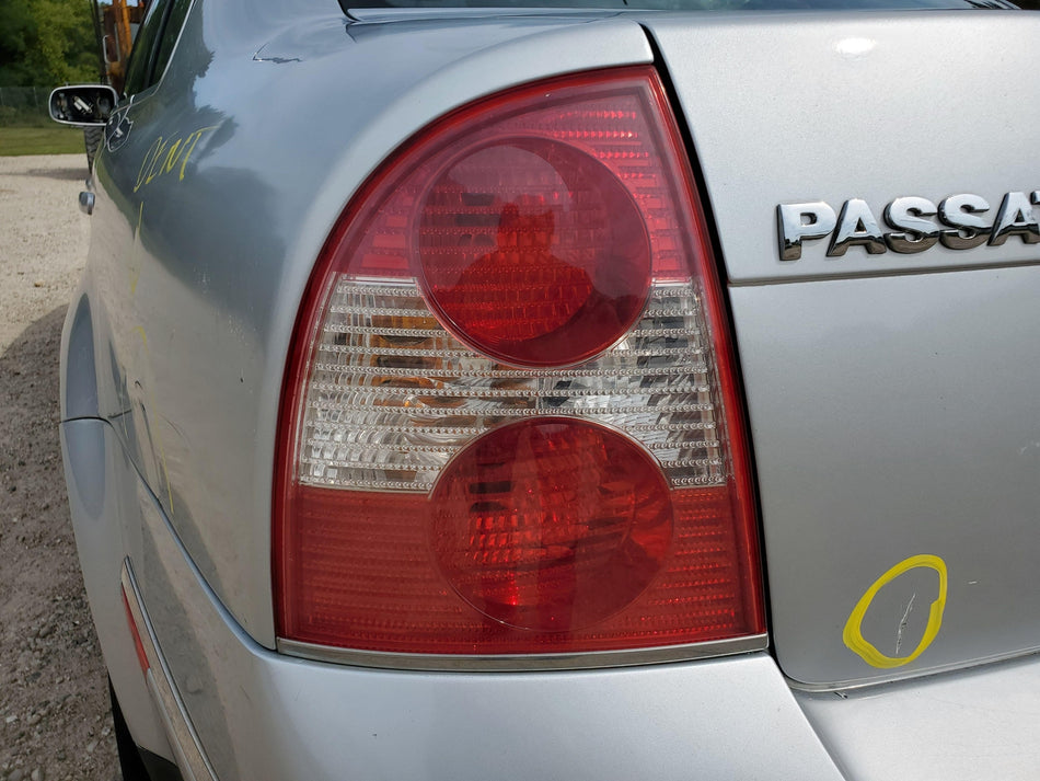 2004 05 Volkswagen Passat Tail Light Assembly Left LH 02 03