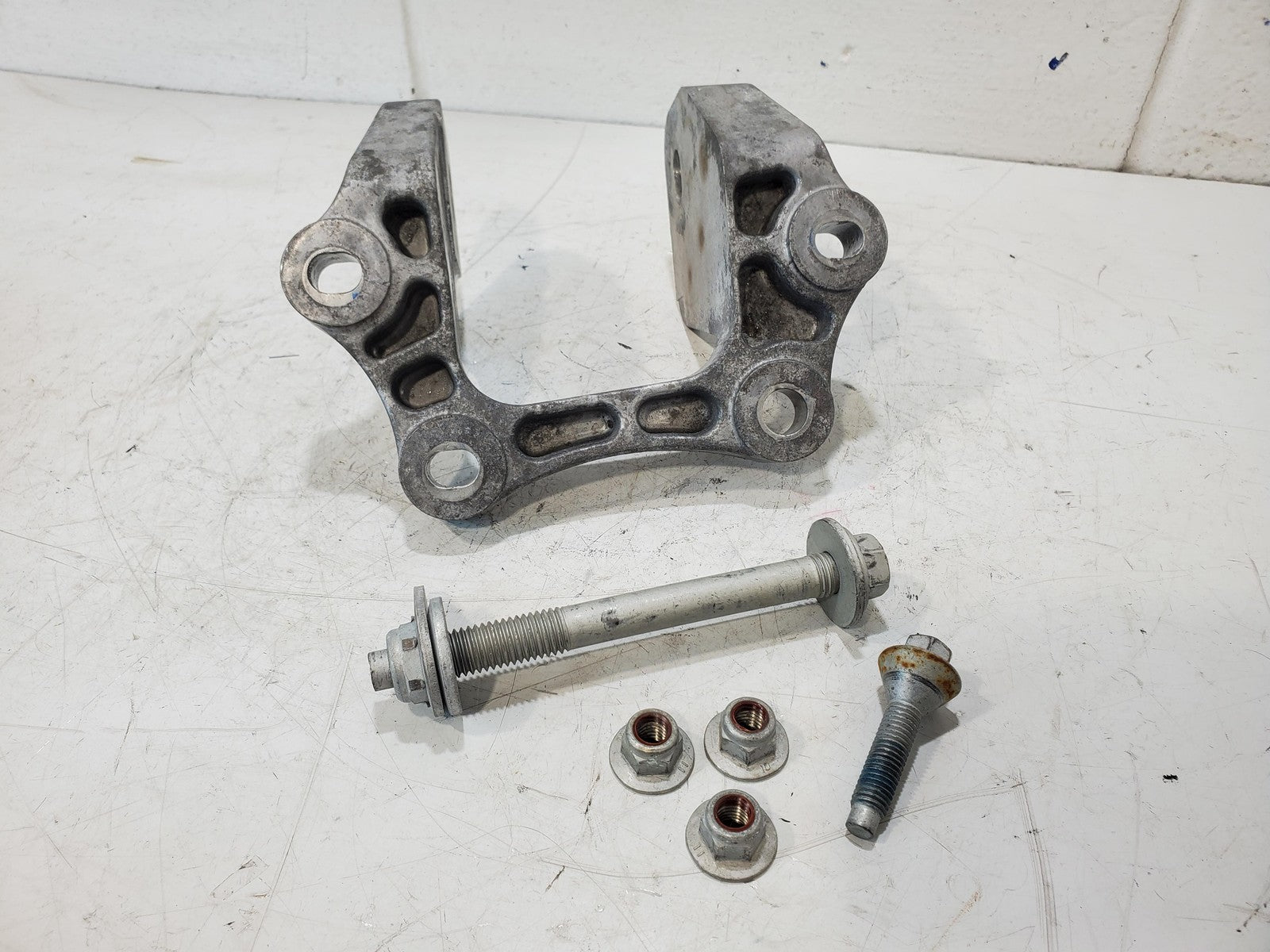 2010-2012 Ford Fusion 2.5L Left Transmission Motor Mount Bracket with Bolts OEM