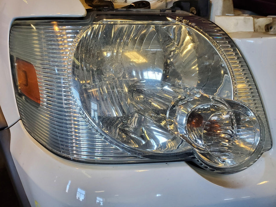 2006-2010 Headlamp RH Stress Cracks Ford Explorer OEM