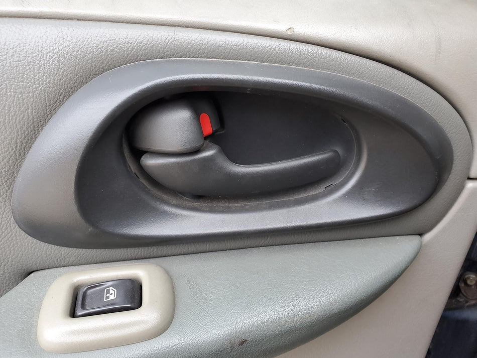2002-2009 Chevy TRAILBLAZER Rear LH Inside Door Handle (black OEM