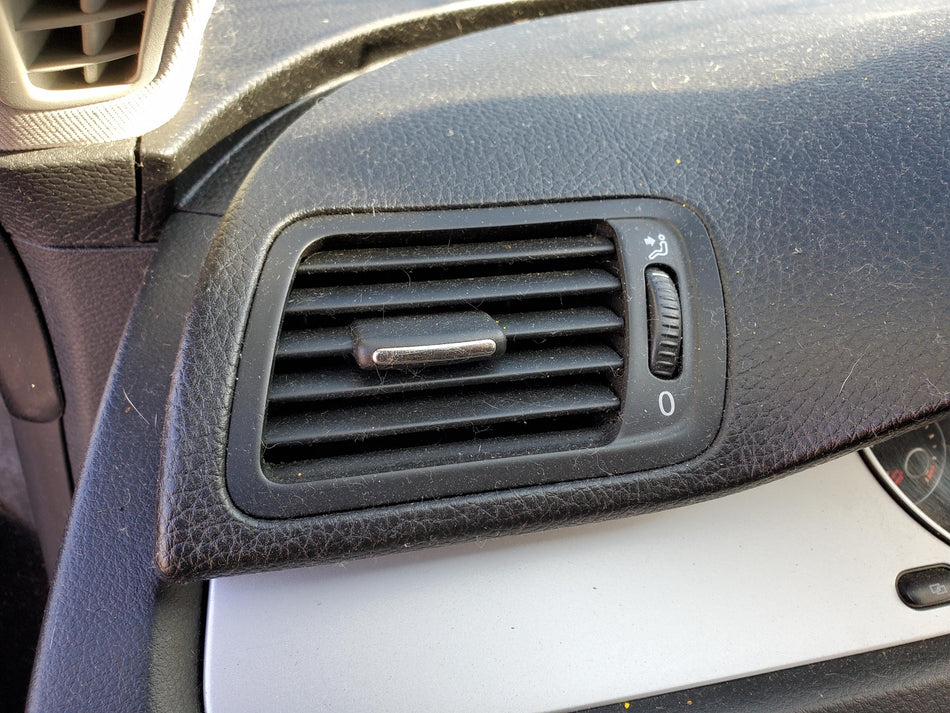 2009-2011 Volkswagen CC A/C/Heater Left Driver Dash Vent