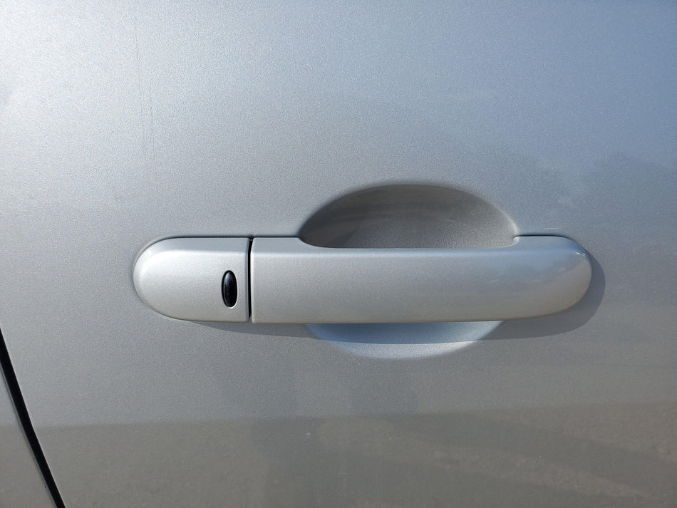 Front RH Outside Door Handle Assembly (keyless entry) 2007-2012 Nissan Versa