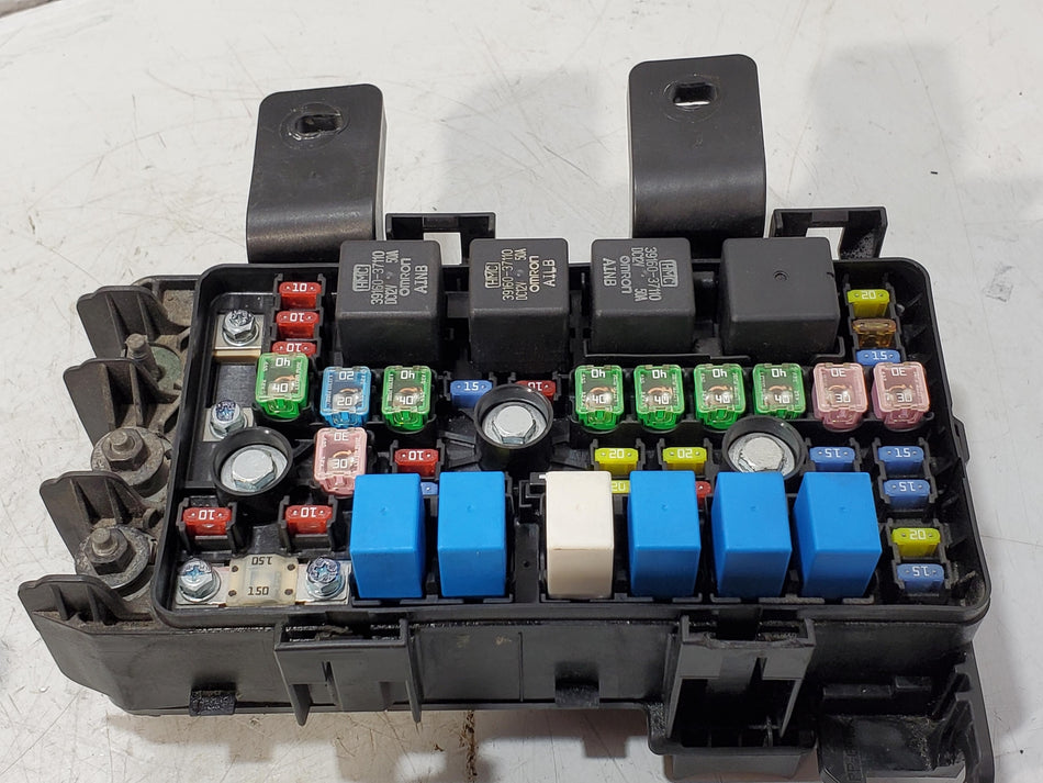 2006-2010 Hyundai Sonata Fuse Box Engine Compartment (cover has crack see pic
