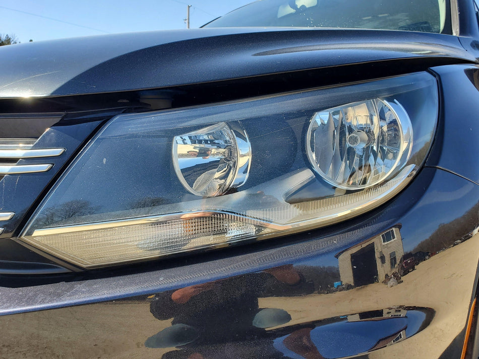 2012-2018 Volkswagen Tiguan LH Head Light Assembly (halogen)(small scratches)