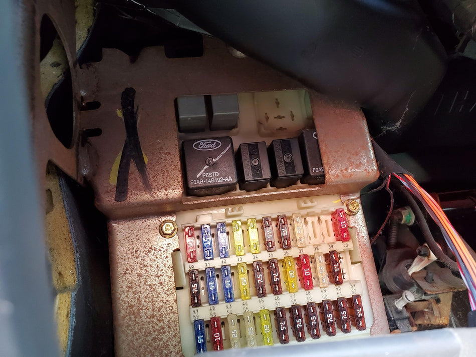 2004 Ford Focus SVT Cabin Fuse Box (under LH dash)(SVT)(5dr)(2.0L)(DOHC)(MT OEM