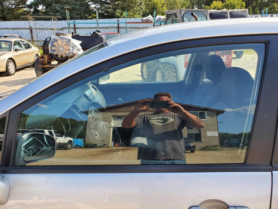 2007-2012 Nissan Versa Front LH Door Glass/Window (AS2 tint OEM