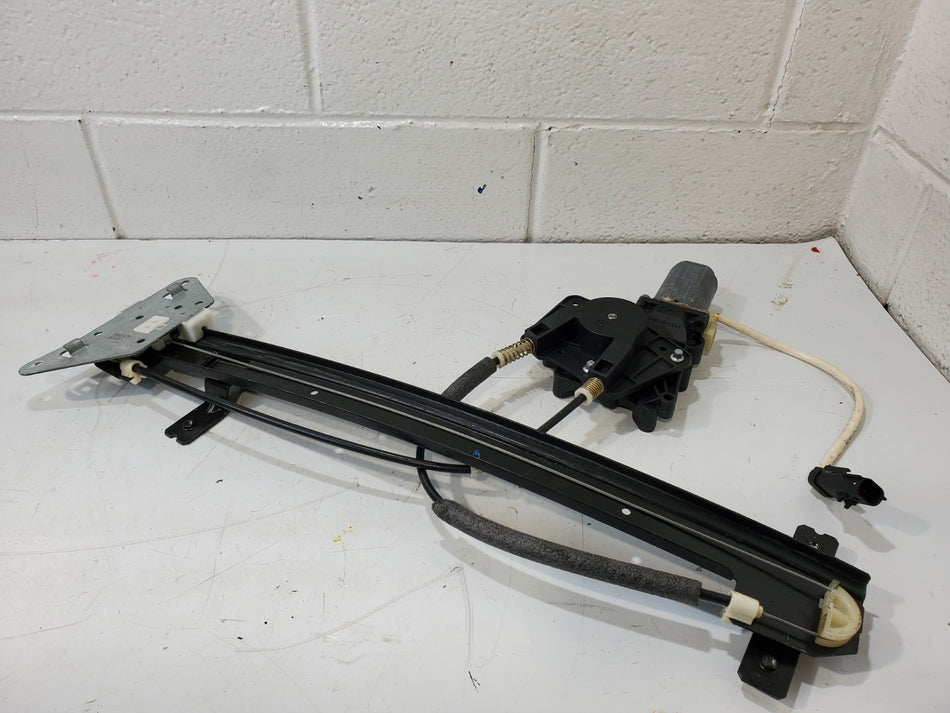 2001-2003 Dodge Durango Front Right RH Power Window Regulator & Motor 55256418