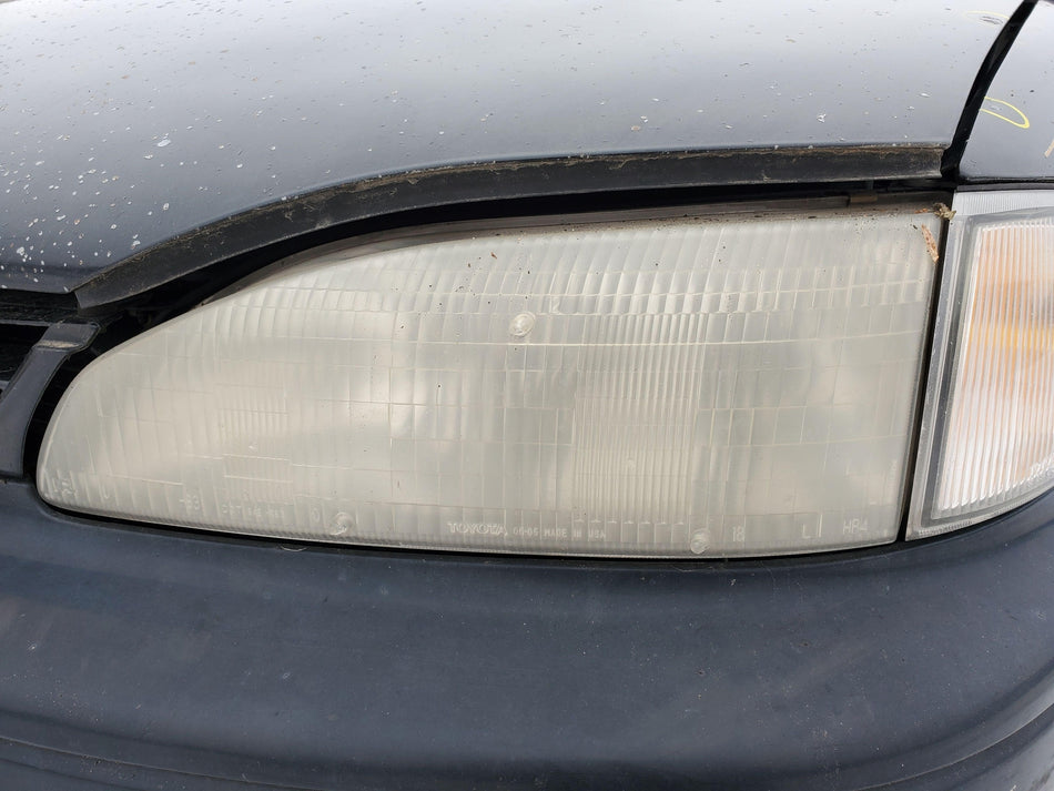 1995-1996 Toyota Camry Front Left LH Headlight Assembly