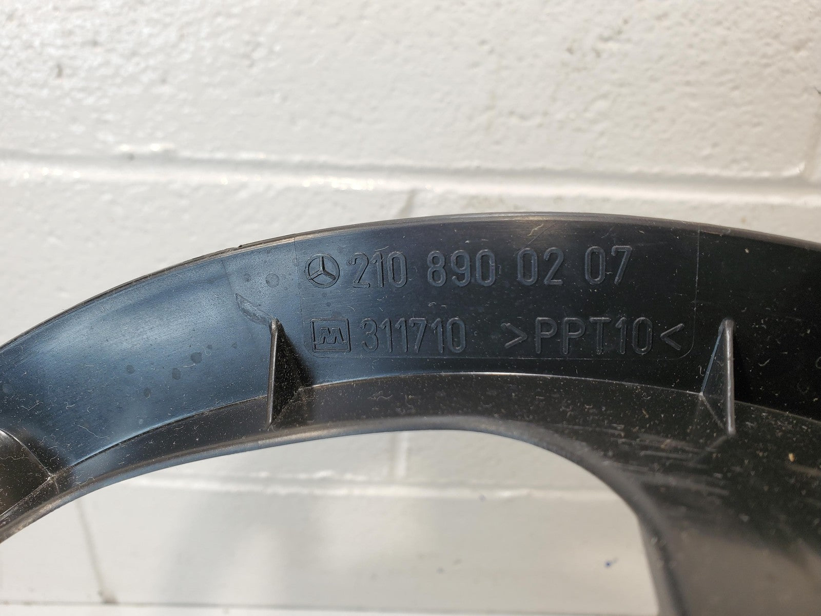 1996-1999 Mercedes Benz E300 E420 Rear Trunk Spare Tire Shell Holder 2108900207