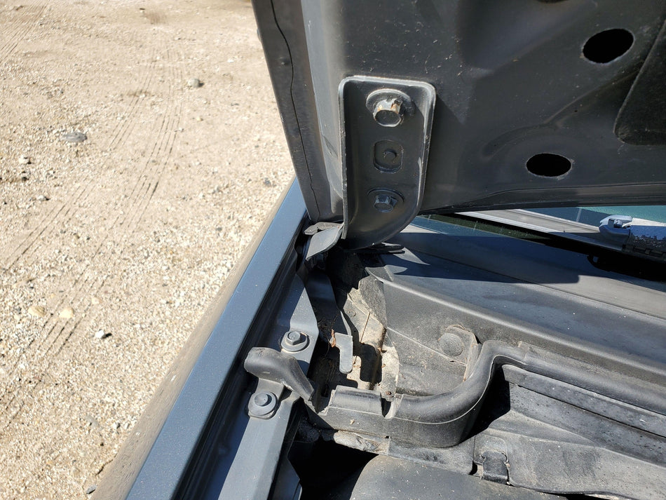 Front RH Hood Hinge Assembly (techno gray met) 2007-2009 Saturn Aura