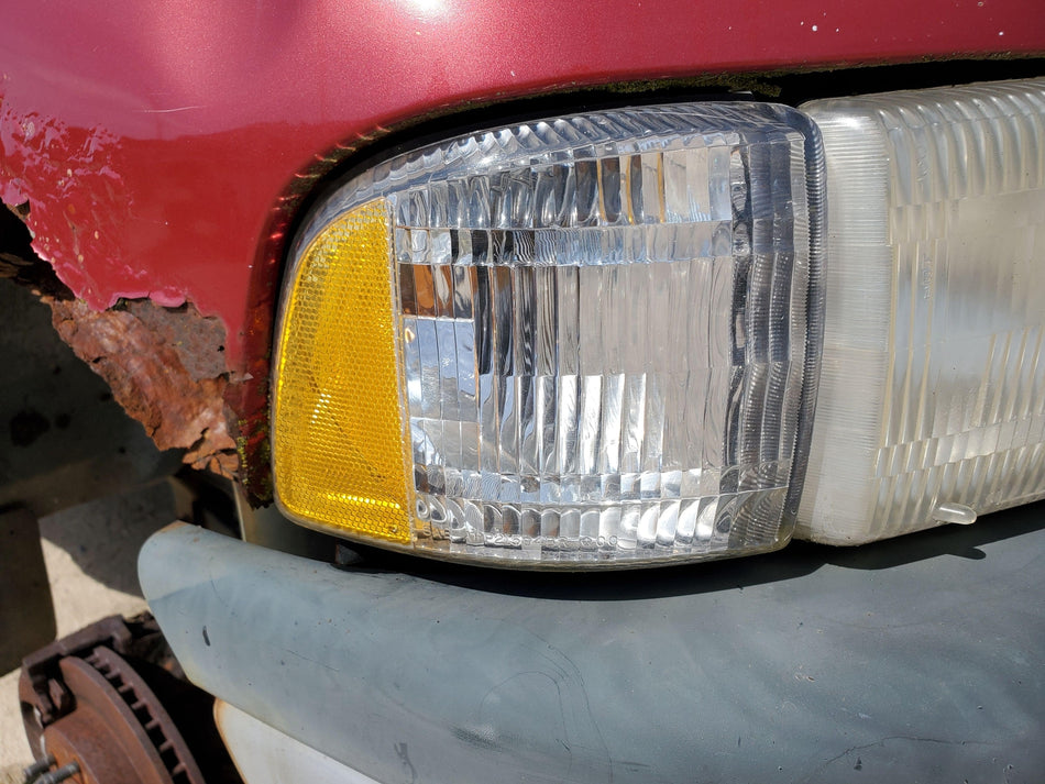 1994-2002 Dodge Ram 1500 2500 3500 Front RH Marker Lamp OEM