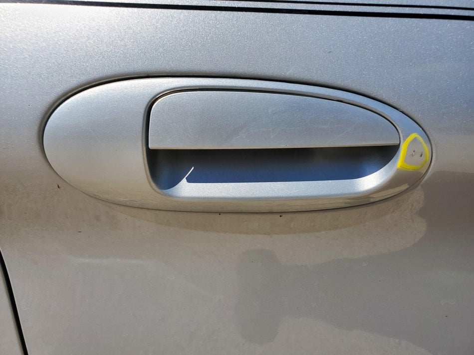 2003-2005 Mercury Sable Front Right RH Outside Door Handle Assembly (silver)