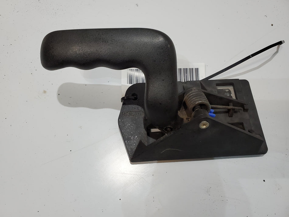 1999-2007 Chevy SILVERADO 1500 Front RH Inside Door Handle (black OEM