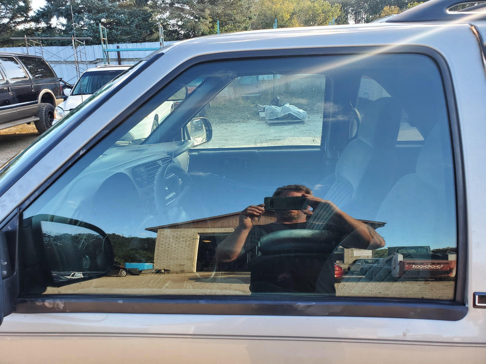Front LH Door Glass/Window (AS2 solar tint) 1995-2005 Chevy Blazer