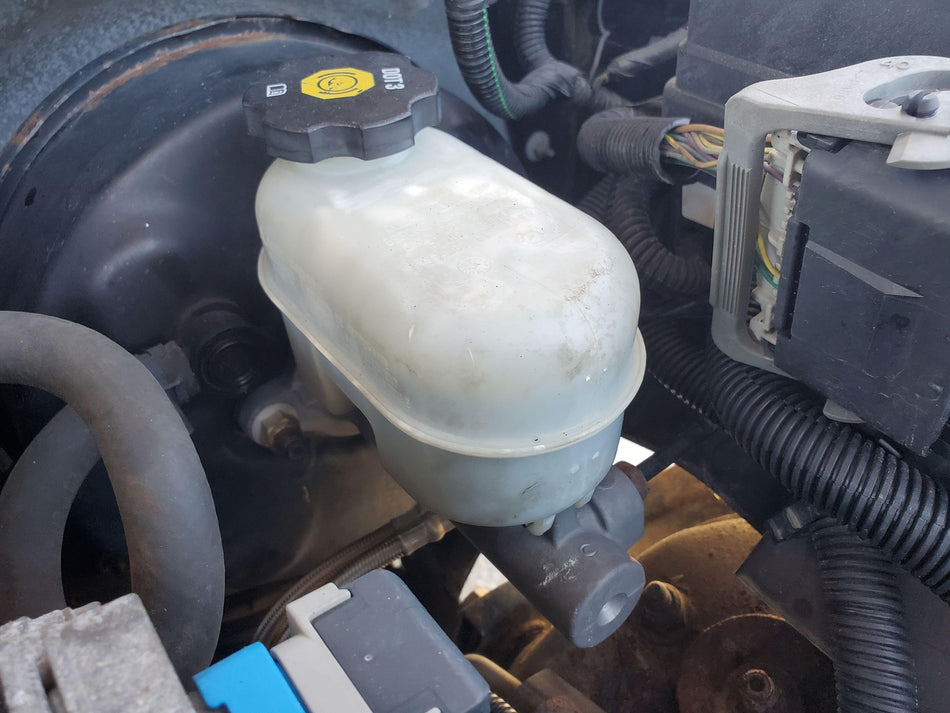 2002-2005 Chevy Trailblazer Brake Master Cylinder