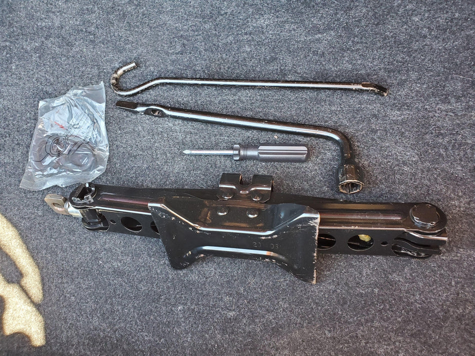 2015-2019 Subaru Legacy Jack Assembly with Tools