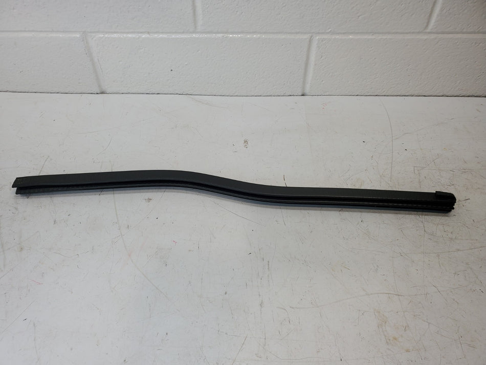 2004-2008 Ford F-150 Front Left Driver Window Belt Molding Reg Crew Cab OEM 26"