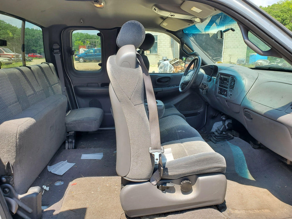 2001 Ford F150 Super Cab Front RH Bucket Seat (manual) LOCAL PICKUP OEM