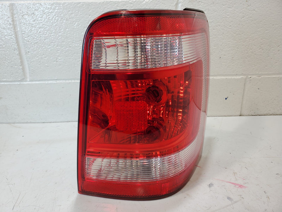 2008-2012 Ford Escape Right RH Tail Light Assembly OEM 8L84-13B504-A