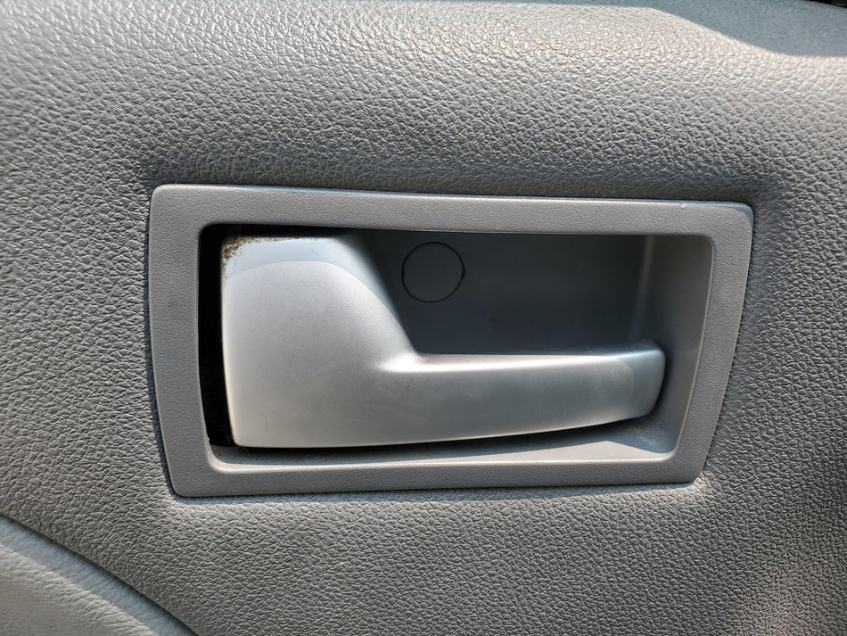 2005-2007 Ford Five Hundred Front LH Inside Door Handle (gray/silver OEM