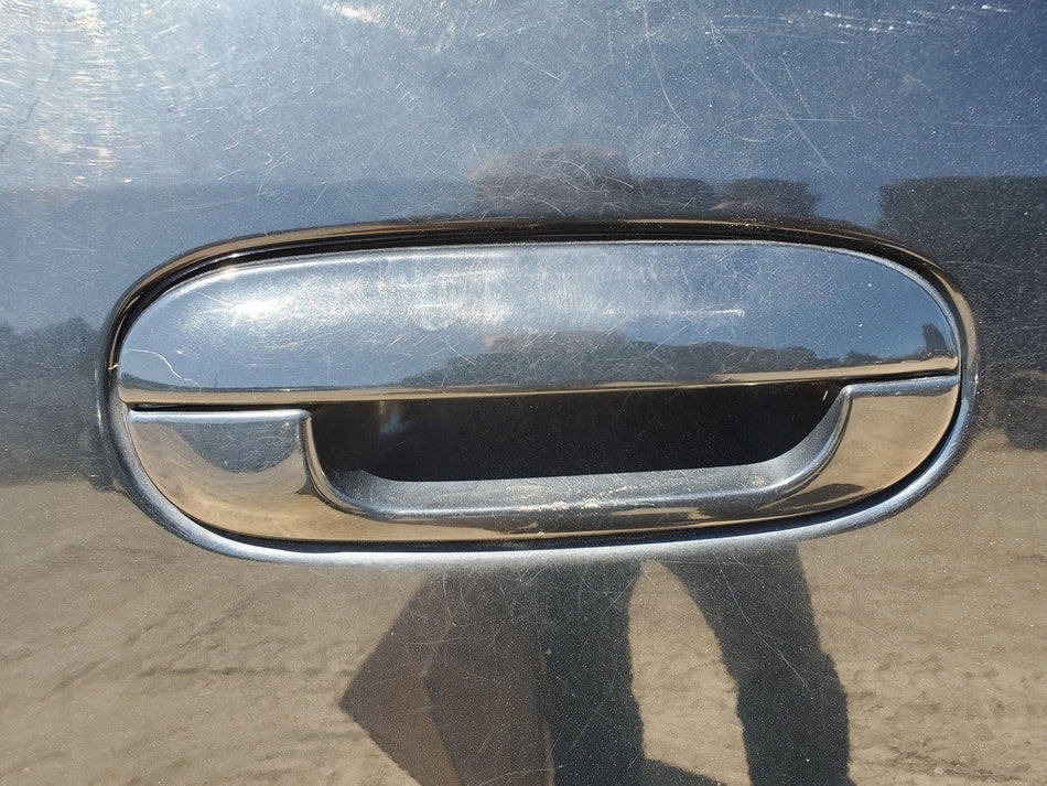 2002-2006 Chevy Trailblazer Rear RH Outside Door Handle Assembly (black)