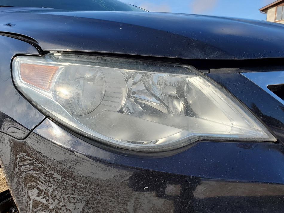 2009-2012 Volkswagen CC RH Passenger Headlight Assembly (halogen