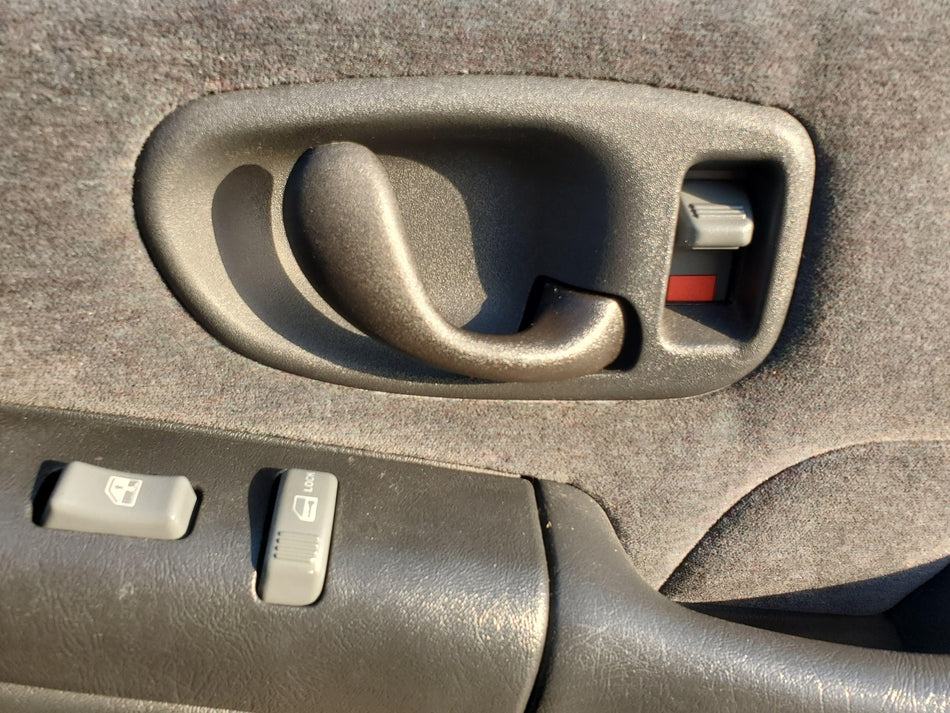 Front RH Inside Door Handle 1999-2005 Chevy Blazer