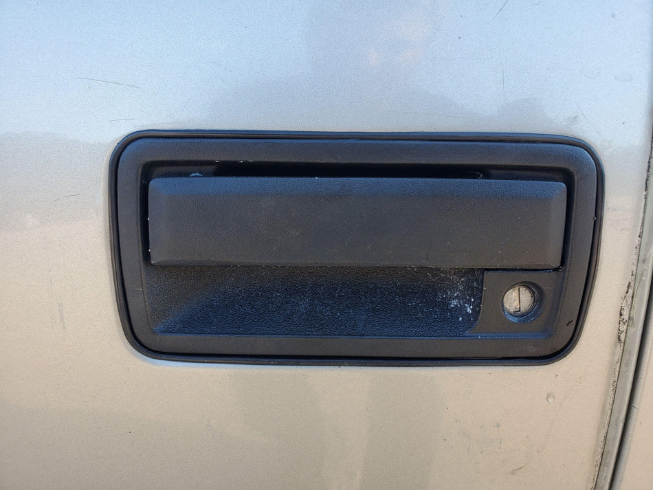 Front LH Outside Door Handle Assembly (black) 2000-2005 Chevy Blazer