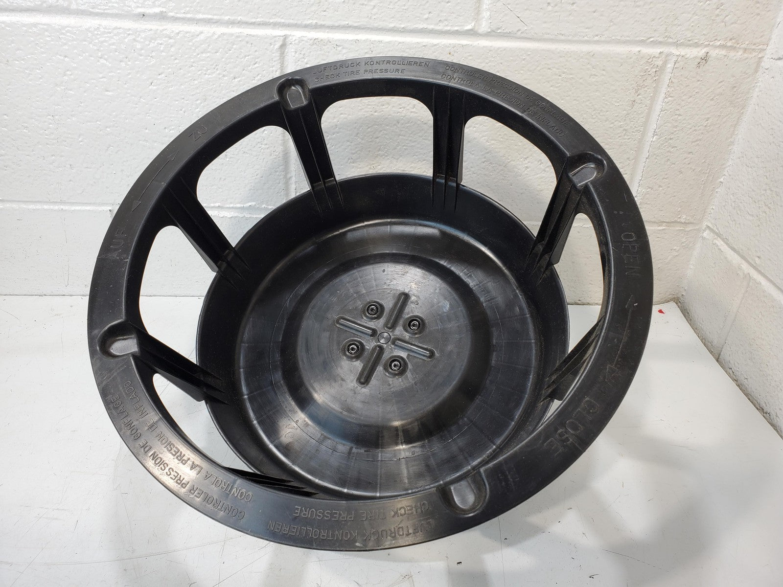 1996-1999 Mercedes Benz E300 E420 Rear Trunk Spare Tire Shell Holder 2108900207