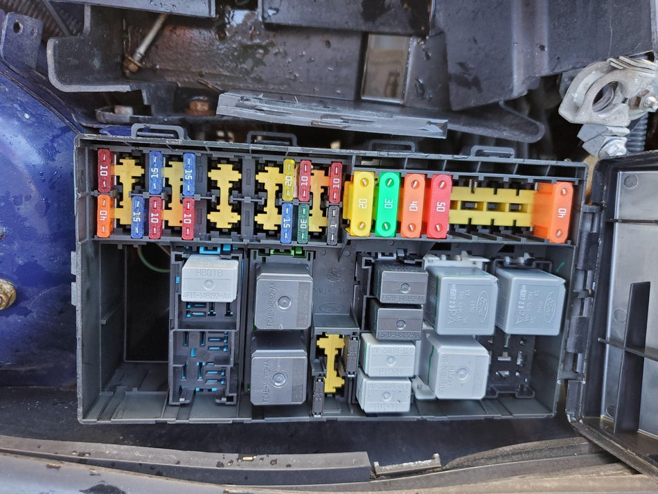 2006-2007 Ford Focus Engine Fuse Box (Fuse Box Only) OEM