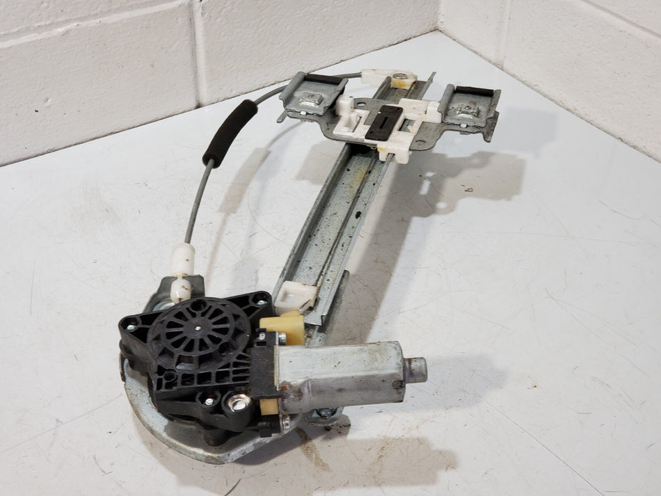 Right RH Rear Door Window Regulator With Motor (electric) 00 05 Buick LeSabre
