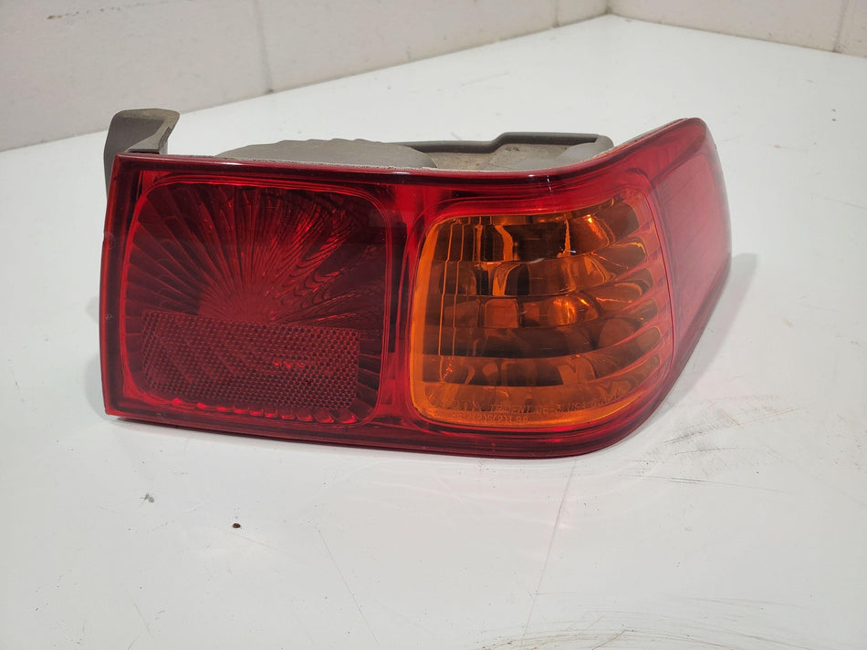 RH Tail Light Quarter Panel Mounted Trident Mfr. 2000-2001 Toyota Camry