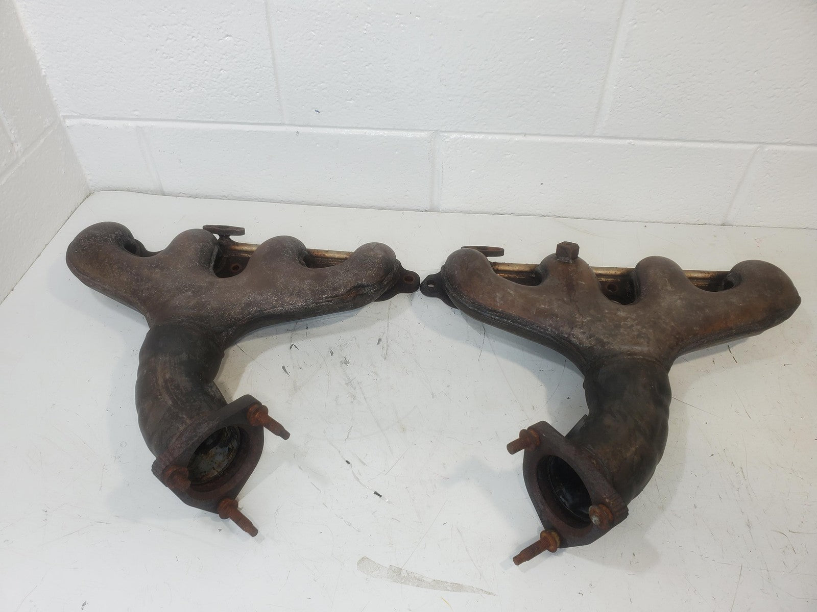 97-00 Corvette C5 LS1 Exhaust Manifolds LH RH Pair OEM 12561308 12561309