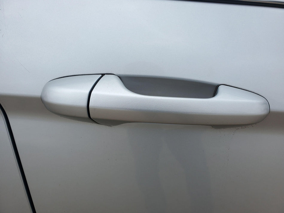 2004-2008 Chrysler Pacifica Front Right RH Outside Door Handle Assembly silver