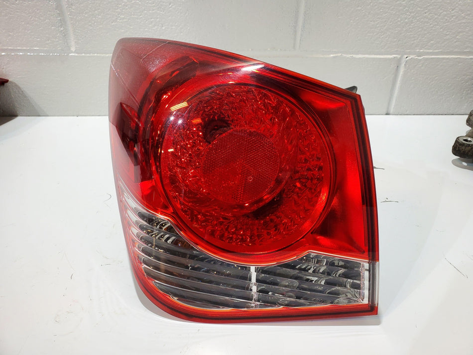 LH Tail Light Assembly (1/4 Panel Mounted) Chevy Cruze 2011 12 13 14 15 16 OEM