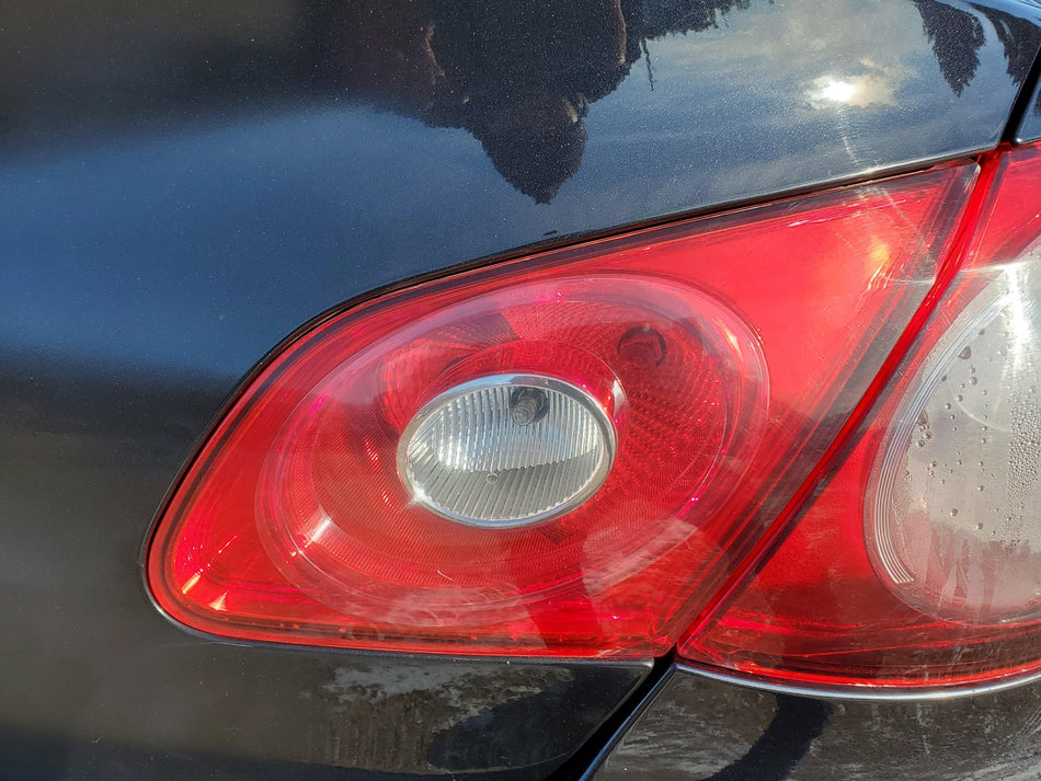 2009-2012 Volkswagen CC RH Tail Light Assembly (trunk lid mounted
