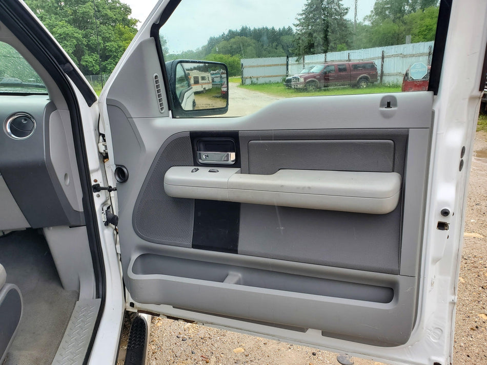 2005-2008 Ford F150 Front RH Inside Door Trim Panel (trim code ME OEM