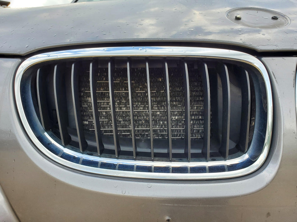 RH Upper Grille (sdn)(black edge center fins) 2007-2011 BMW 328