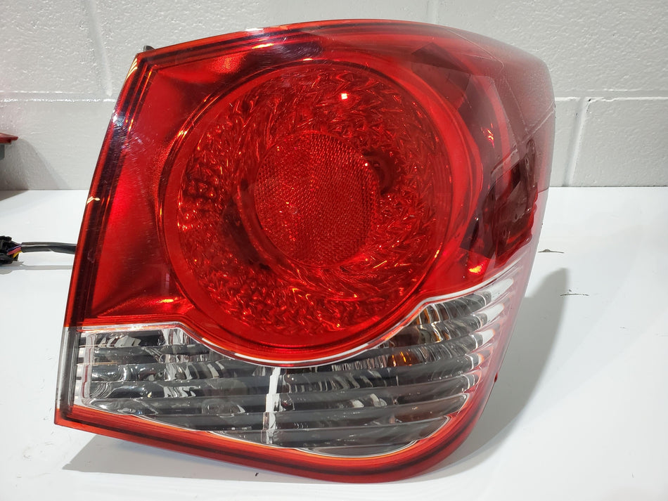 RH Tail Light Assembly (1/4 Panel Mounted) Chevy Cruze 2011 12 13 14 15 16 OEM